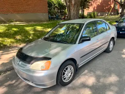 Honda Civic 2002 Kilométrage : 219 400 km Boîte de vitesse : Automatique Voiture fiable, toujours bi...