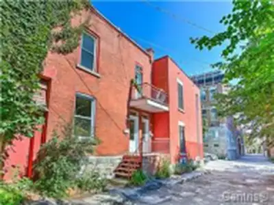 Spacious 3-Bedroom Apartment Near McGill & Metro Laurier Enjoy city living in this bright and genero...