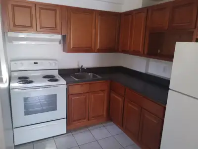 BEAU 4 ½ /Juillet/COTE-DES-NEIGES/PRÈS POLY, UDEM, 1ER JUILLET 3510, Boulevard Édouard Montpetit, H3...