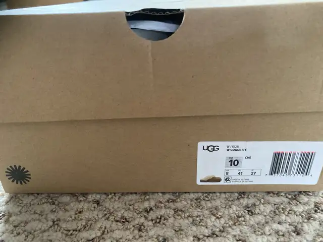 Women’s Uggs Slipper/Shoes in Women's - Shoes in Oshawa / Durham Region - Image 5