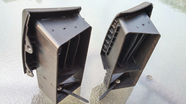 Porsche 944 left and right vent cover in Auto Body Parts in Markham / York Region - Image 2