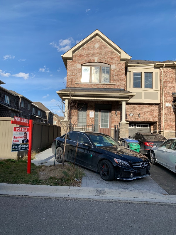 Spacious 4 Bedroom house for Lease Long Term Rentals Mississauga
