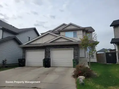 Large MAIN Level home, backing onto a walking path in Charlesworth, SW Edmonton! Professionally mana...