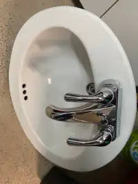 Sink/lavabo with faucet