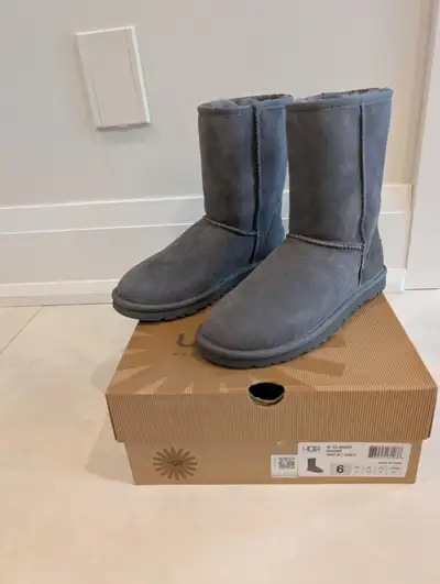New UGG Australia Classic Short Sheepskin Boots Grey Size 6, View more