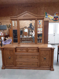 Oak dresser with mirror 