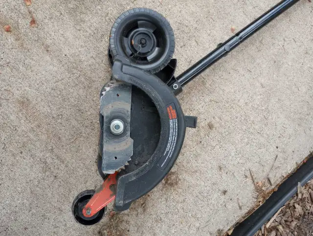 Black & Decker Lawn Edger & Trencher in Outdoor Tools & Storage in Windsor Region - Image 3