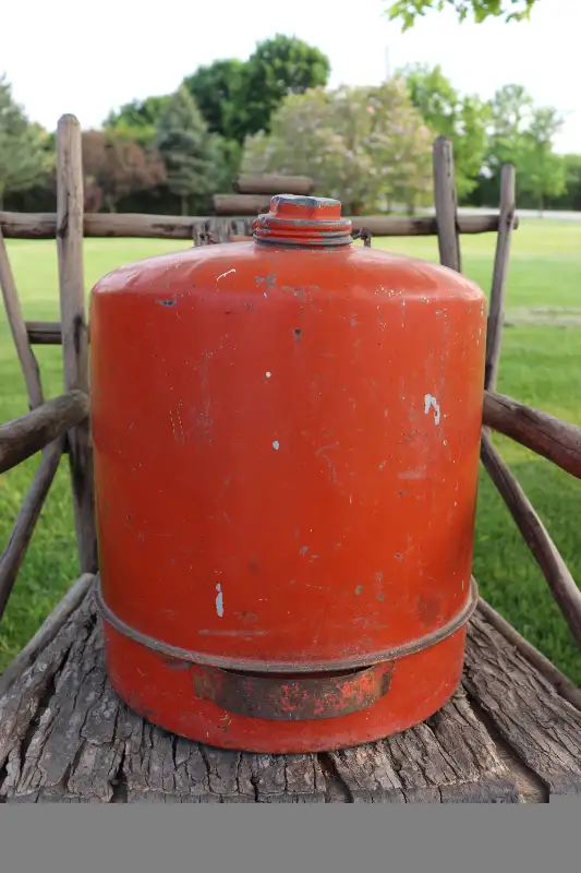 Vintage Eagle Boat Boy Gas Can in Arts & Collectibles in London - Image 7