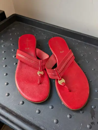 Women's Slippers W6.5, View more