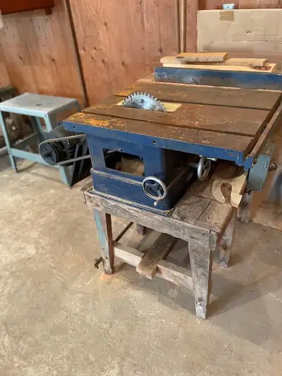 10" Craftsman Table Saw with the fence and miter Gauge. It has a 1 1/2 HP repulsion start and run mo...