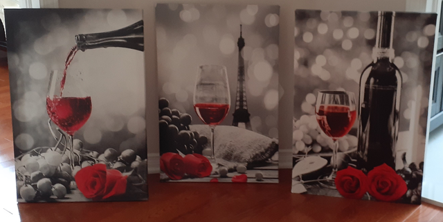 Trio set of prints with red roses in Home Décor & Accents in Ottawa - Image 2
