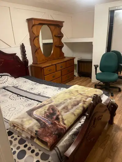Private room fully furnished (GIRL ONLY) Malton Mississauga Waher and dryer in unit Utilities includ...
