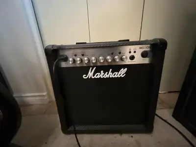 The amp plays like a dream, pretty much brand new, everything on it works, volume works, can also pl...