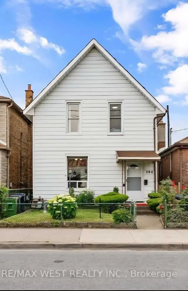 Private Room for Rent – Main Floor (All Inclusive) ✨