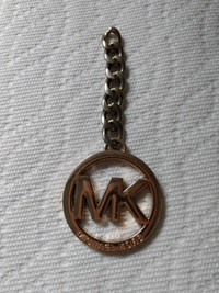 Michael Kors Emblem/Chain