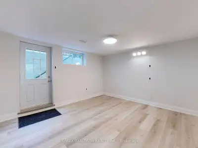 2 bed 1 bath basement suite - Bayview/Yonge