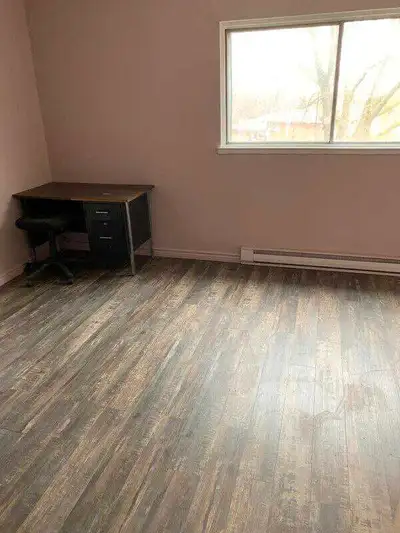 1 room near square one Mississauga for girl only