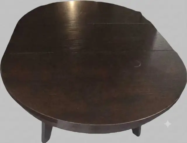 Round Wooden Dining Table in Dining Tables & Sets in Mississauga / Peel Region - Image 3