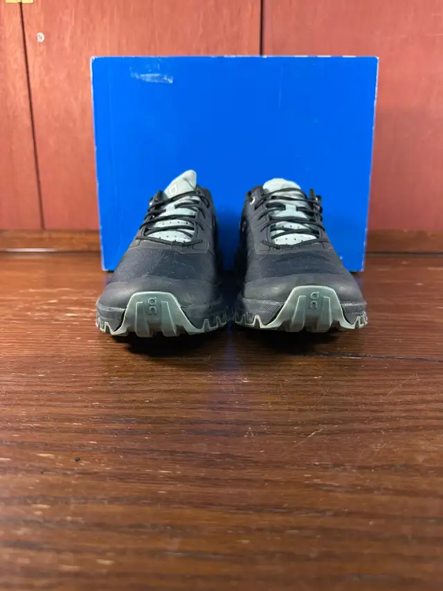 On Cloud Trail Running Shoes Black/Cobble Womens Sz 10,5 in Women's - Shoes in Calgary - Image 5