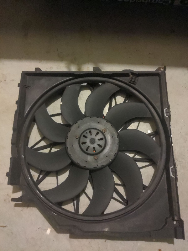 BMW X3 E83 Engine Radiator Cooling Fan 600W in Engine & Engine Parts in Ottawa