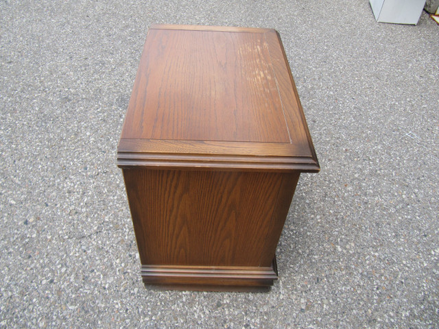 Vintage Solid Wood 24x16x24 inch tall Bedroom Night Stand Ci1969 in Dressers & Wardrobes in Mississauga / Peel Region - Image 3