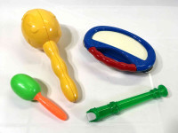 1 TAMBOURIN, 2 MARACAS, 1 FLÛTE À BEC