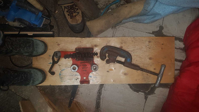  Rigid Pipe vice and pipe cutter. $ in Hand Tools in Lloydminster - Image 2