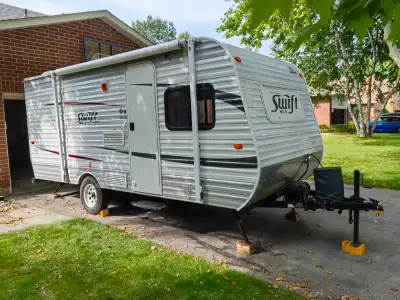 2013 Jayco Jay Flight Swift SLX 184BH Travel Trailer 20ft long, 2700lb unloaded weight Sleeps up to...