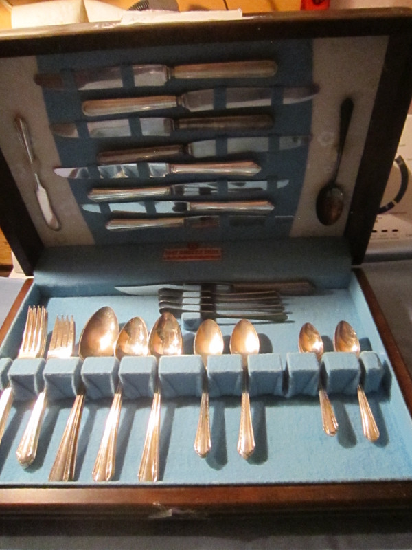CROYDON/MARY LEE silverware set for 4 in Arts & Collectibles in Charlottetown - Image 2