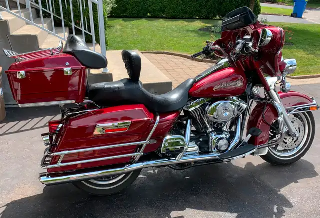 2006 Harley-Davidson FLHTC Electra Glide Classic in Touring in West Island - Image 2