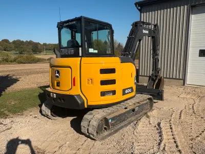 *Located in Ontario, can assist with affordable freight to Alberta* Very nice John Deere 60G with on...