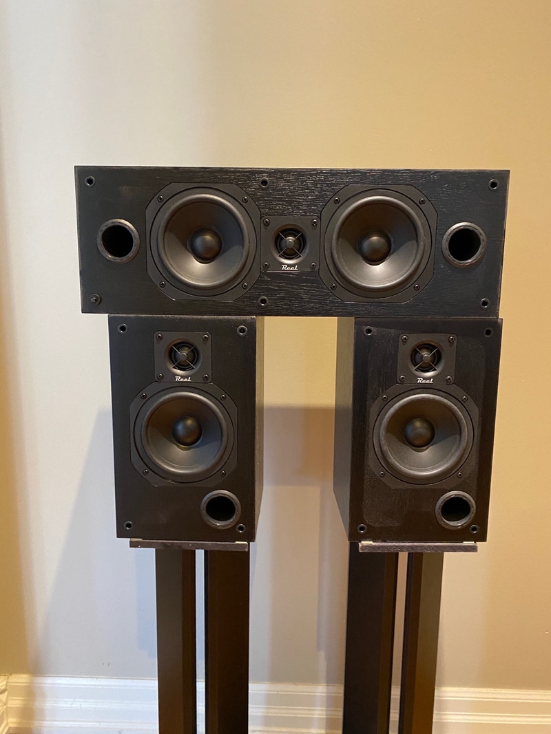 Reel Acustics bookshelf and Center speaker with stands Speakers