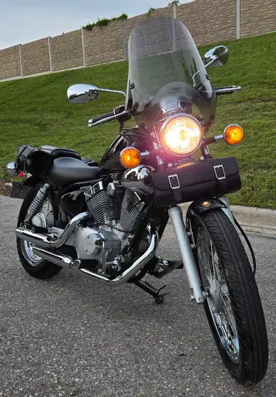 This 2015 Yamaha Vstar 250 is in excellent and it's showroom condition. Light weight and easy manuve...