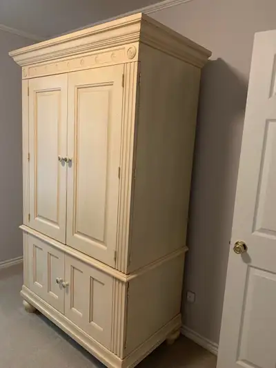Solid wood crafting/computer armoire. Made by hooker furniture company. Paid$2000 US. One owner. Adj...