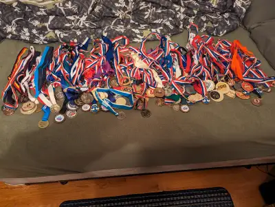 Lot de 145 medaille varier de toute les annes, View more