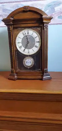 Bulova mantle pendulum clock