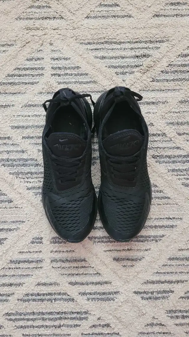 Black Nike Airmax 270 in Men's Shoes in Napanee - Image 4