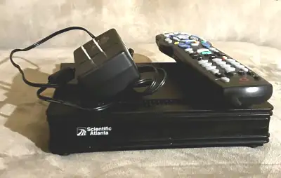 Scientific Atlanta (Rogers) DTV-E940 cable box good condition includes power adapter and remote cont...