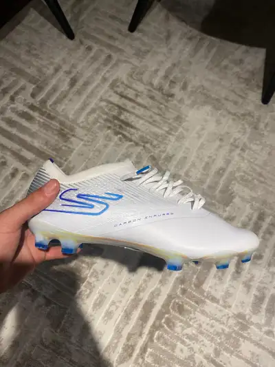 Skechers Razor Elite – Neufs dans la boîte (10.5 US) – 250$ Négociable À vendre : Crampons Skechers...