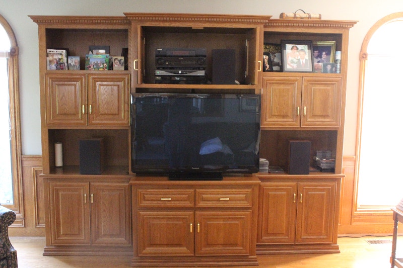 Oak wall unit custom built by Sarnia Hutches