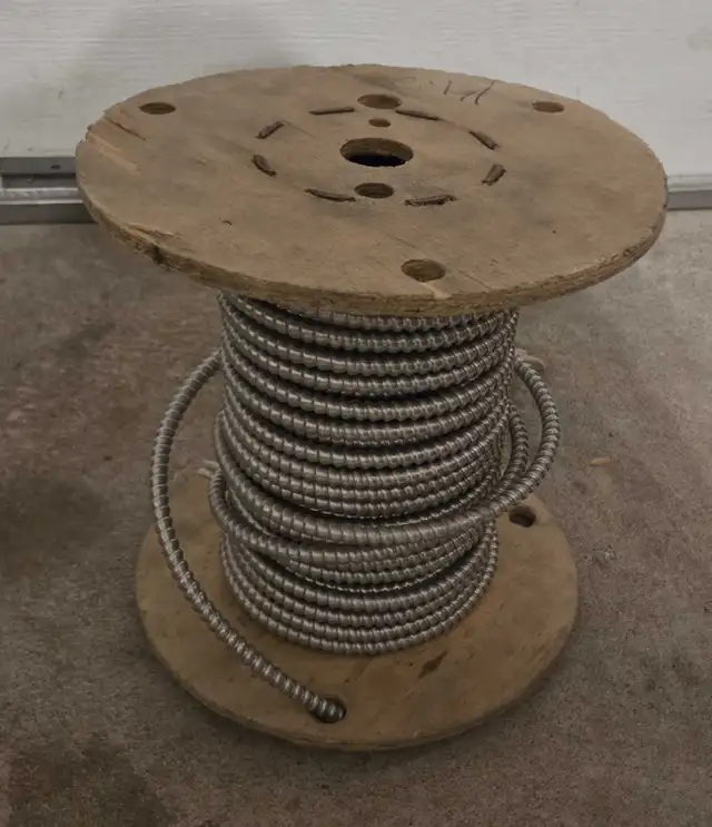 Fil électrique / Electrical wire in Electrical in Laval / North Shore - Image 2