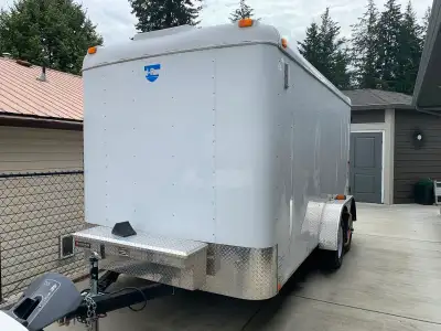 2010 Interstate Load-Runner Covered Trailer Excellent Condition White Rounded Front with Checker Pla...