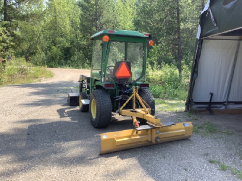 98/99 John Deere 855 sub compact tractor Farming Equipment Quesnel