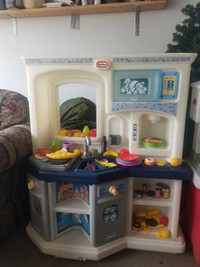 Toy kitchen center 