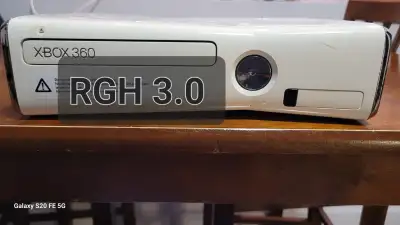 Dash launch, xex menu and Aurora installed. $150