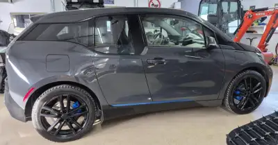 BMW i3 avec REX (Range Extender), 2014, 108 000 km. TRÈS PROPRE et en parfaite condition!!! 4 portes...