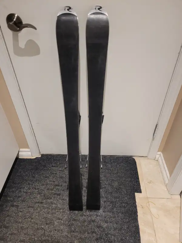 Rossignol Racing Skis 110 cm with Tyrolia adjustable bindings in Ski in Calgary - Image 10