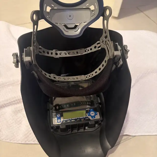 miller digital infinity welding helmet in Other Business & Industrial in Delta/Surrey/Langley - Image 5