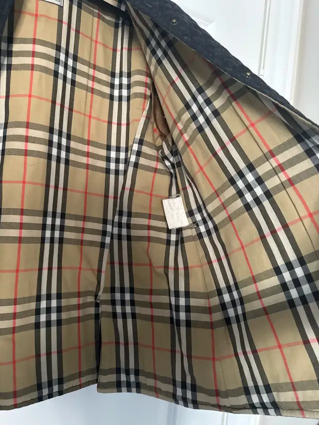 Ladies authentic vintage  Burberry jacket in Women's - Tops & Outerwear in Mississauga / Peel Region - Image 6