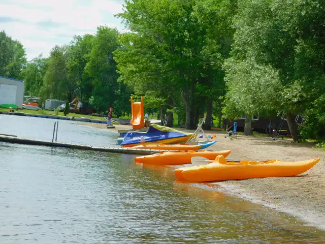Beachfront Cottages on Golden Lake.   Mountainview Cottages in Ontario in Canada - Image 2